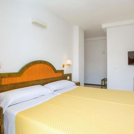 Apartamentos Bon Lloc Санта-Эулалия-дель-Рио Экстерьер фото