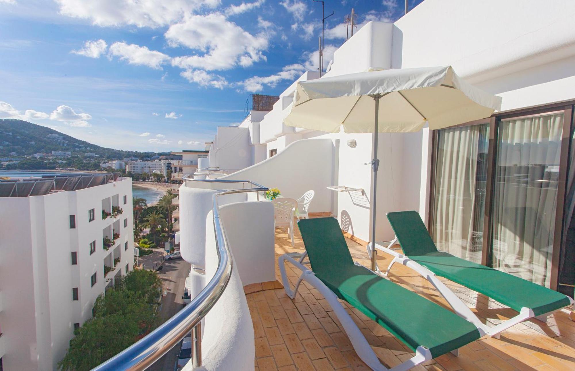 Apartamentos Bon Lloc Санта-Эулалия-дель-Рио Номер фото