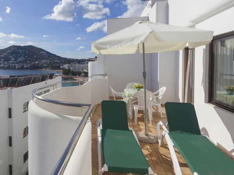 Apartamentos Bon Lloc Санта-Эулалия-дель-Рио Экстерьер фото
