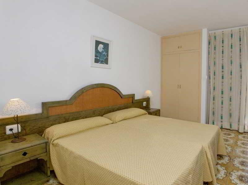 Apartamentos Bon Lloc Санта-Эулалия-дель-Рио Экстерьер фото