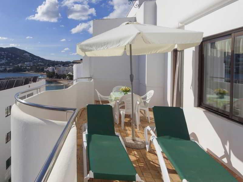 Apartamentos Bon Lloc Санта-Эулалия-дель-Рио Экстерьер фото