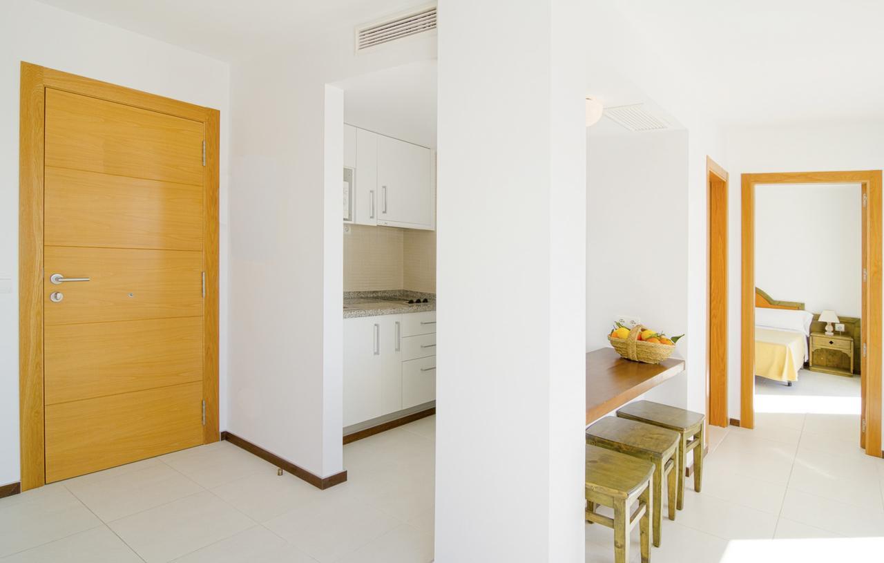 Apartamentos Bon Lloc Санта-Эулалия-дель-Рио Экстерьер фото
