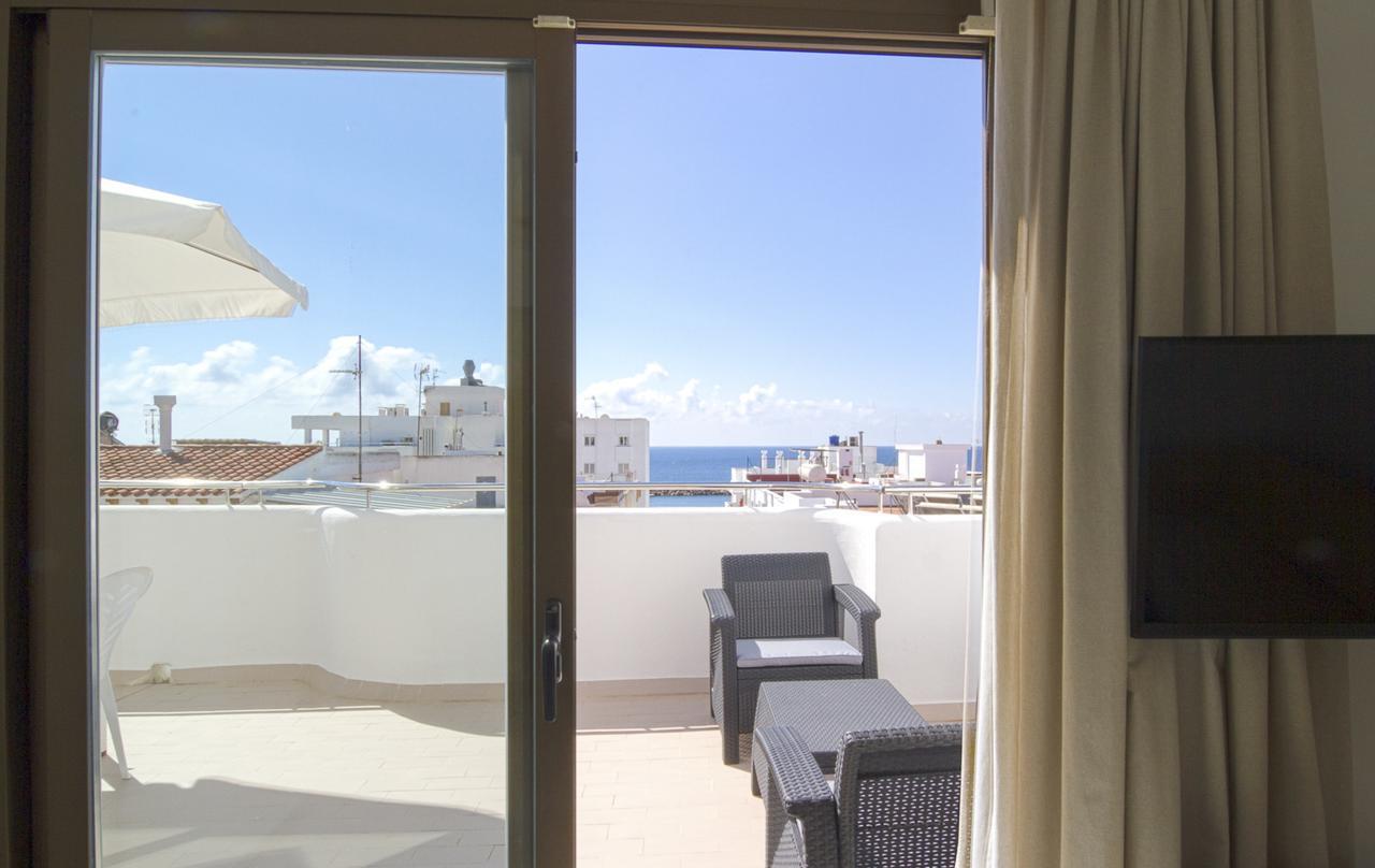 Apartamentos Bon Lloc Санта-Эулалия-дель-Рио Экстерьер фото
