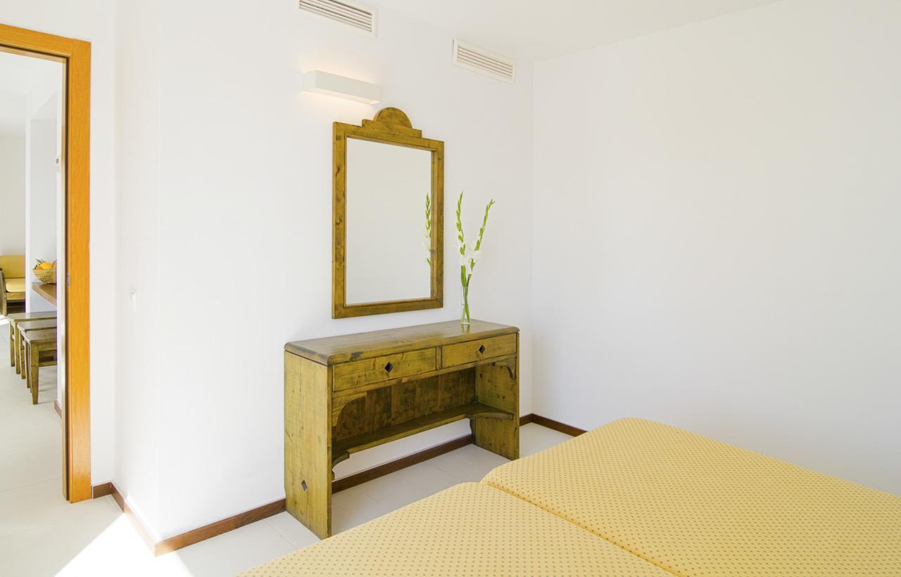 Apartamentos Bon Lloc Санта-Эулалия-дель-Рио Экстерьер фото