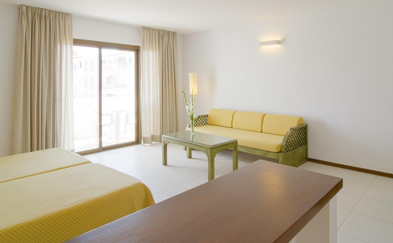 Apartamentos Bon Lloc Санта-Эулалия-дель-Рио Экстерьер фото
