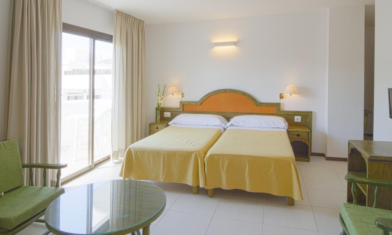 Apartamentos Bon Lloc Санта-Эулалия-дель-Рио Экстерьер фото