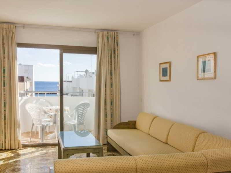 Apartamentos Bon Lloc Санта-Эулалия-дель-Рио Экстерьер фото
