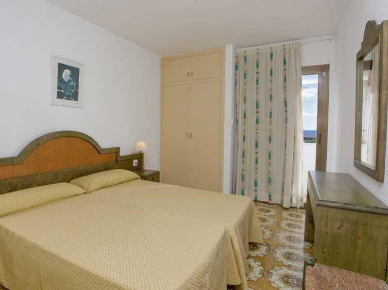 Apartamentos Bon Lloc Санта-Эулалия-дель-Рио Экстерьер фото