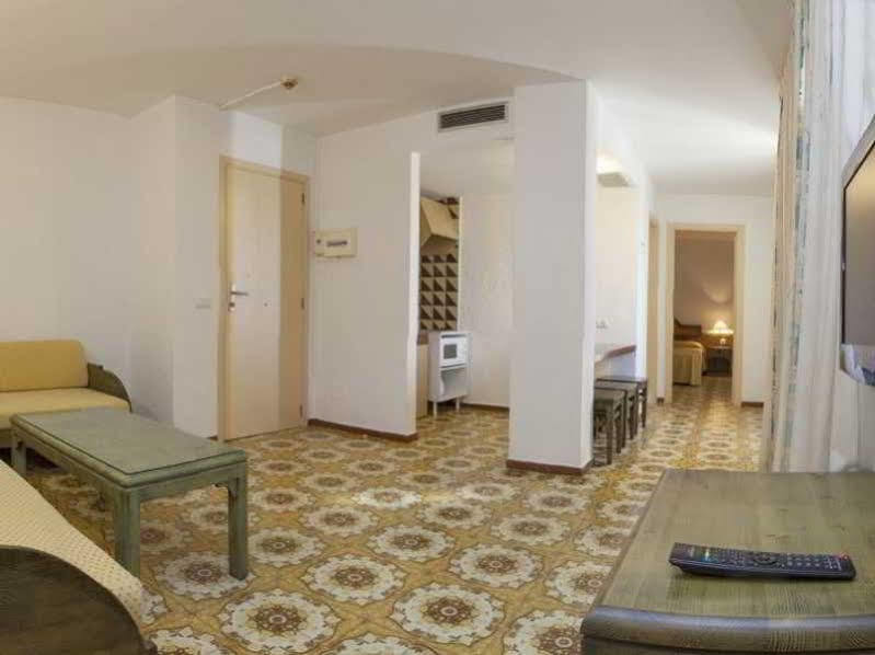 Apartamentos Bon Lloc Санта-Эулалия-дель-Рио Экстерьер фото