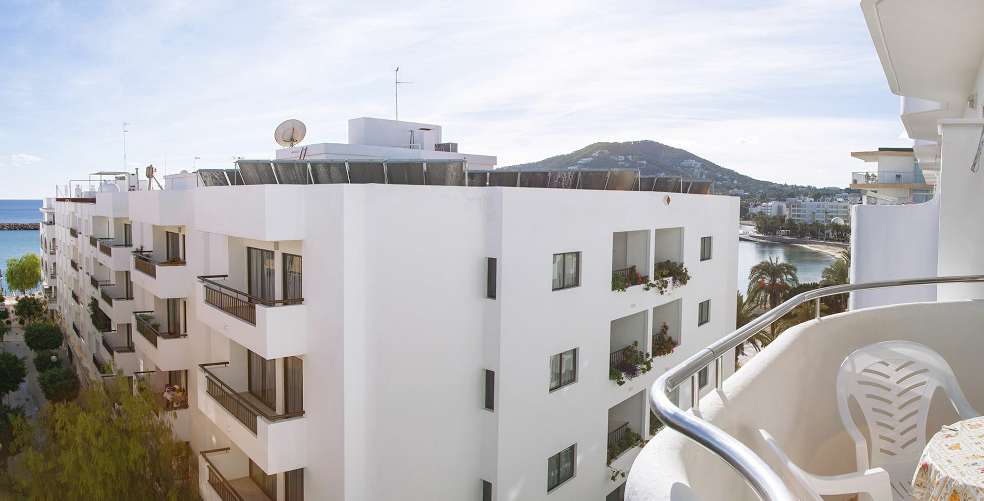 Apartamentos Bon Lloc Санта-Эулалия-дель-Рио Экстерьер фото