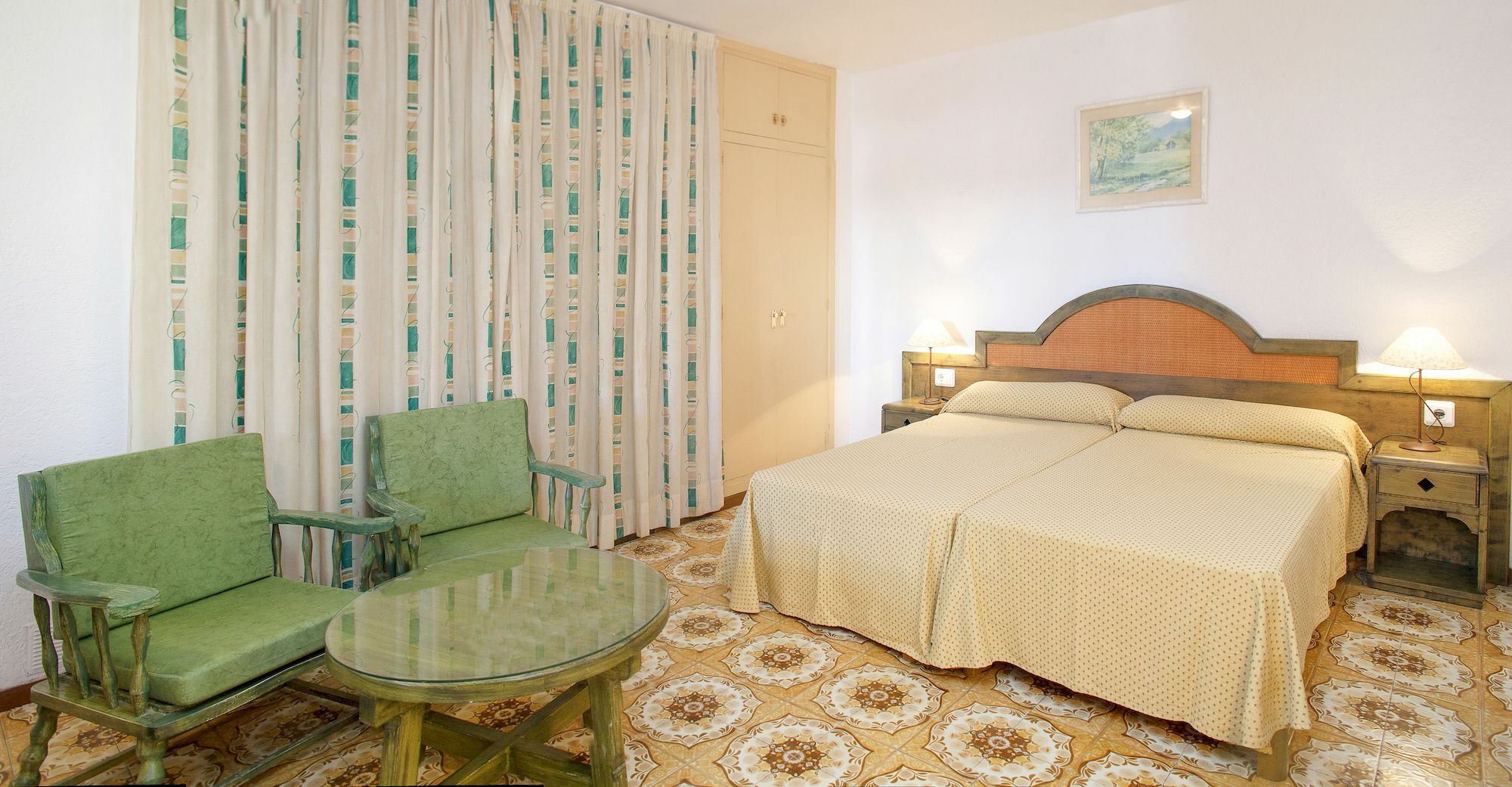 Apartamentos Bon Lloc Санта-Эулалия-дель-Рио Экстерьер фото
