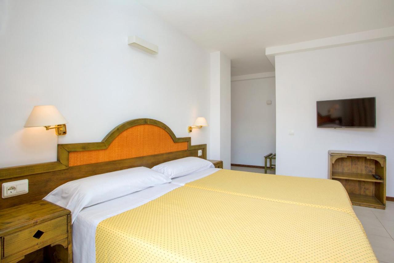 Apartamentos Bon Lloc Санта-Эулалия-дель-Рио Экстерьер фото