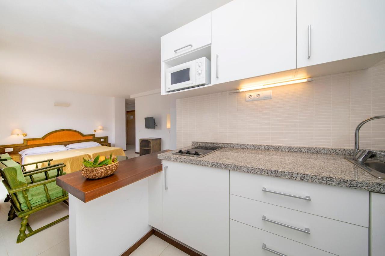 Apartamentos Bon Lloc Санта-Эулалия-дель-Рио Экстерьер фото