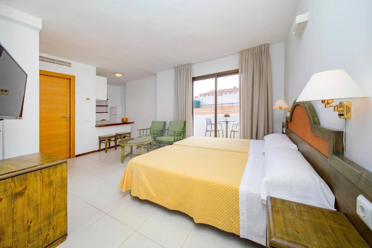 Apartamentos Bon Lloc Санта-Эулалия-дель-Рио Экстерьер фото