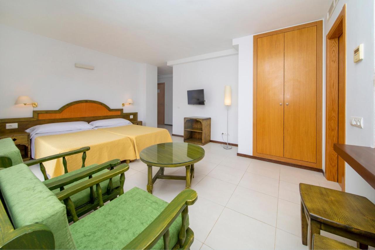 Apartamentos Bon Lloc Санта-Эулалия-дель-Рио Экстерьер фото