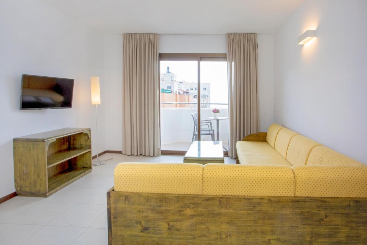 Apartamentos Bon Lloc Санта-Эулалия-дель-Рио Экстерьер фото