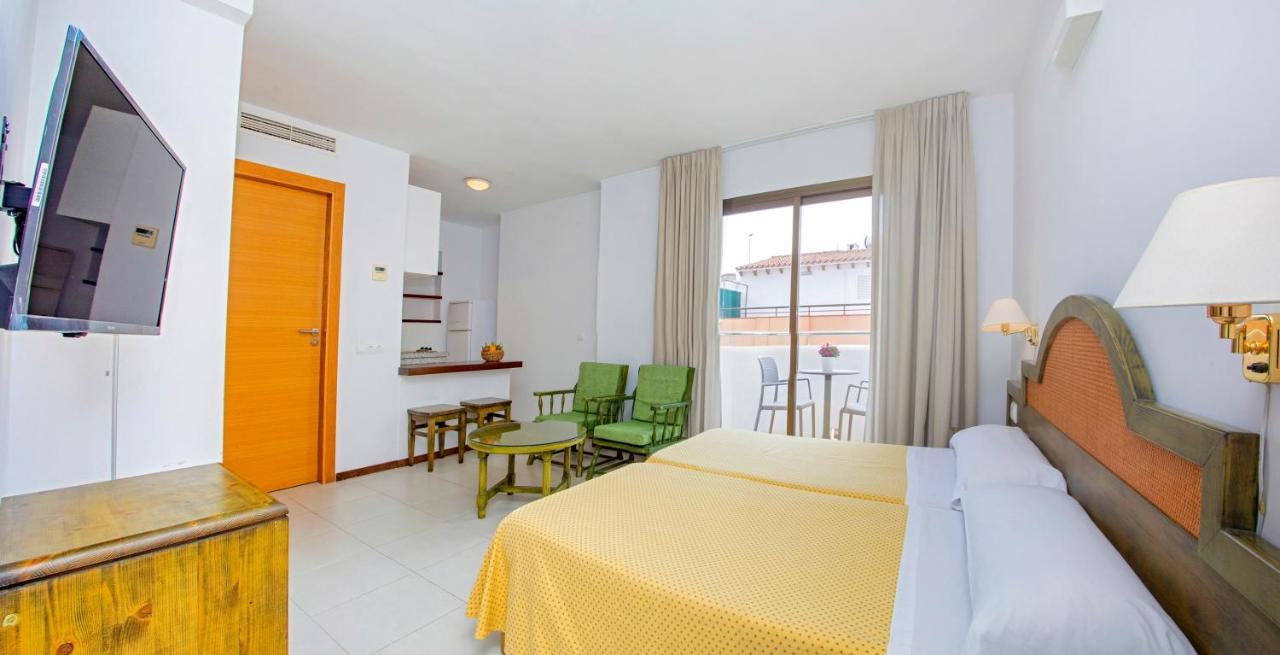 Apartamentos Bon Lloc Санта-Эулалия-дель-Рио Экстерьер фото