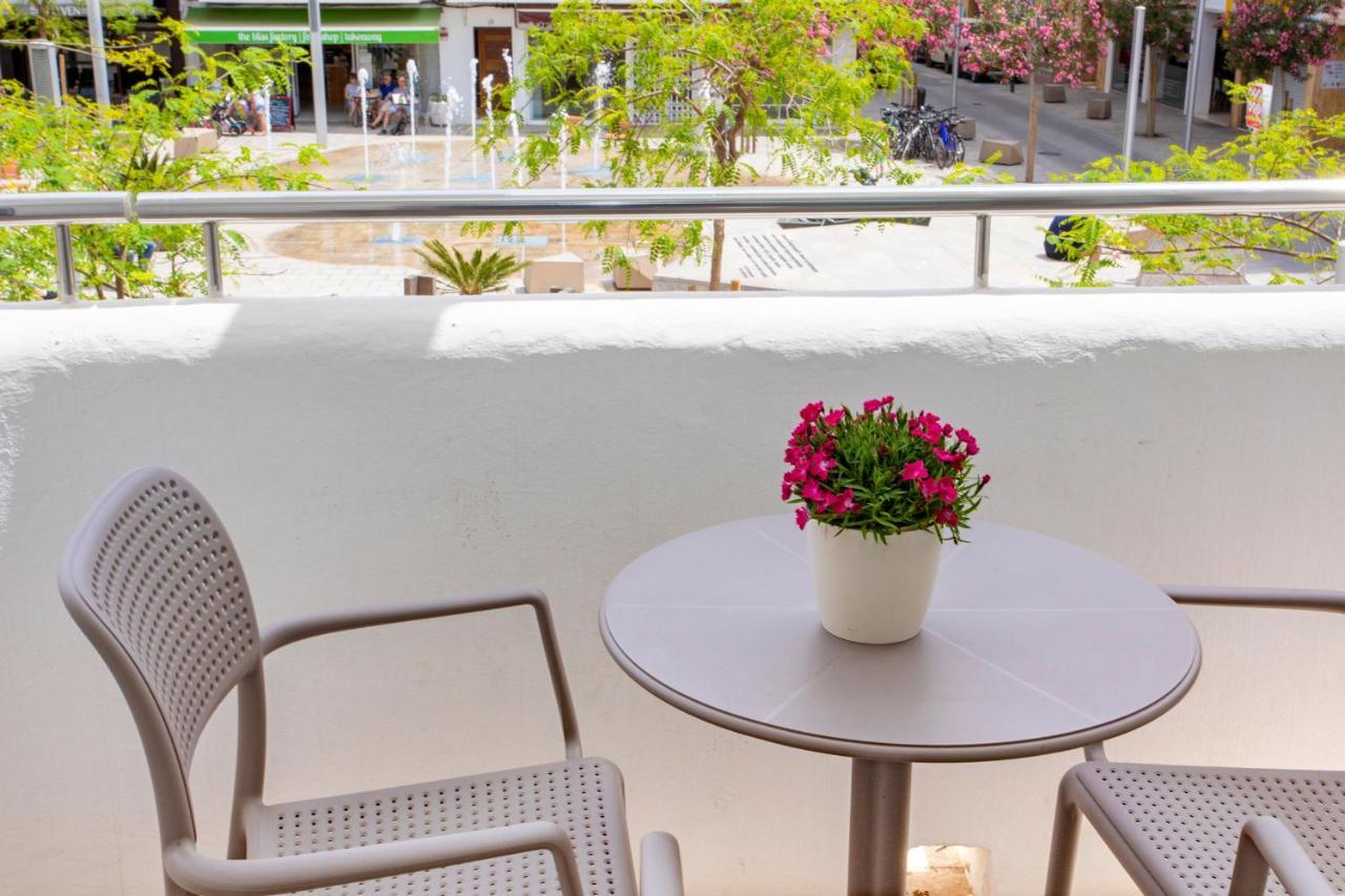 Apartamentos Bon Lloc Санта-Эулалия-дель-Рио Экстерьер фото