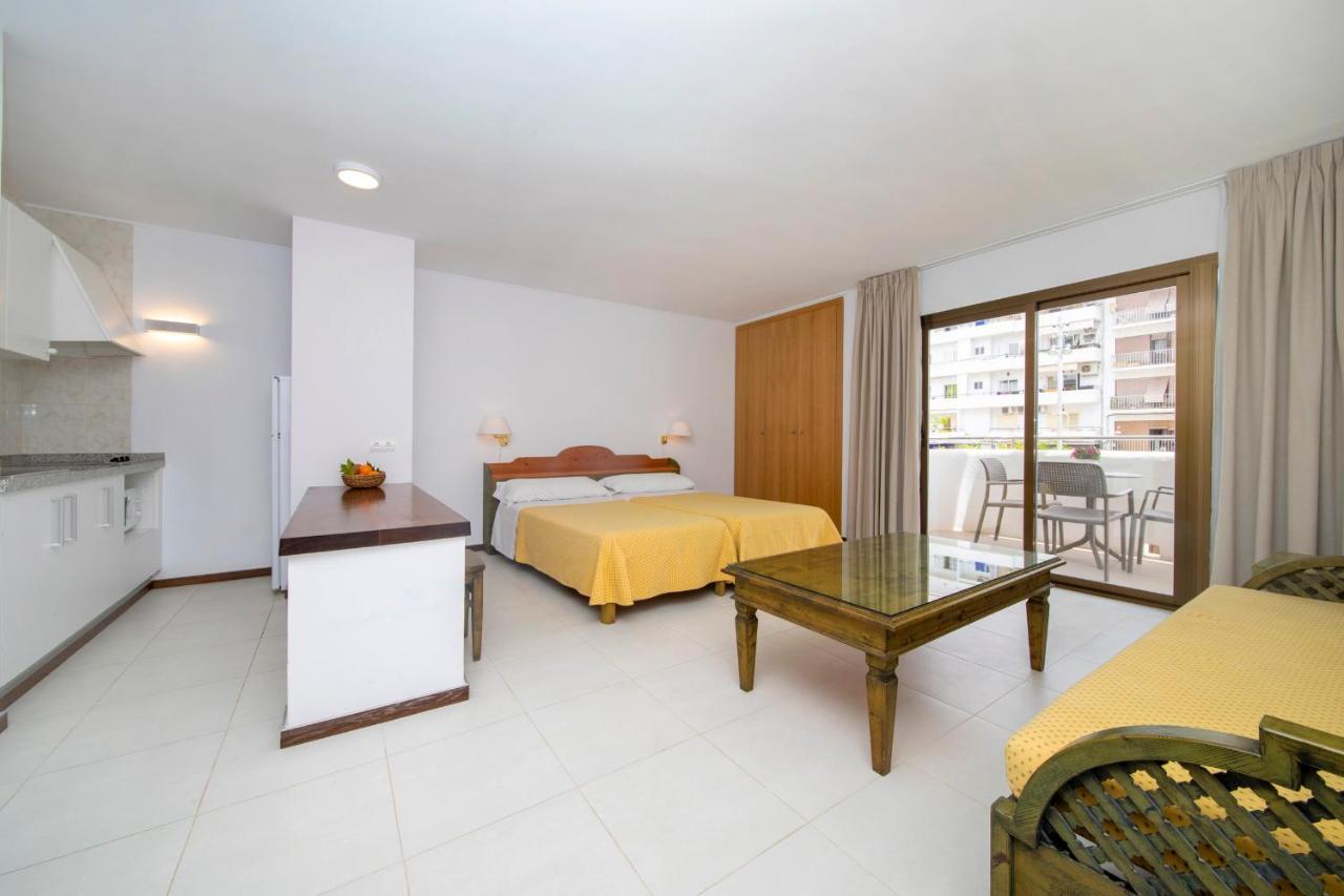 Apartamentos Bon Lloc Санта-Эулалия-дель-Рио Экстерьер фото